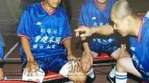 高圆圆41岁肌肤略显黯淡皱纹显现，网友感叹优雅岁月